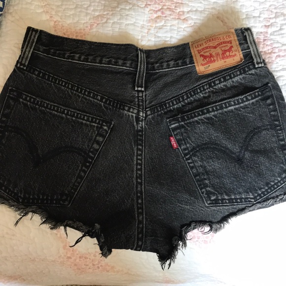 Levi’s 501 High-Waisted Black Shorts - Picture 4 of 6